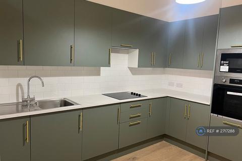 1 bedroom in a flat share to rent, Stoke Newington High Street, London, N16