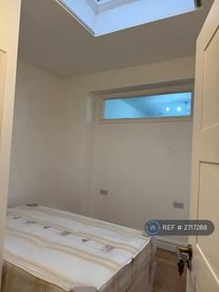 1 bedroom in a flat share to rent, Stoke Newington High Street, London, N16