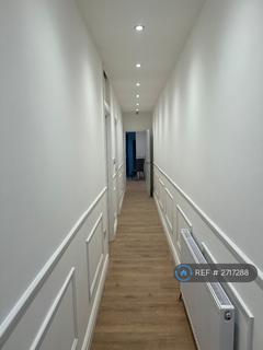1 bedroom in a flat share to rent, Stoke Newington High Street, London, N16