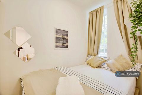 2 bedroom flat to rent, Hillsborough Court, London, NW6