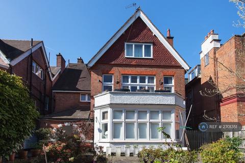 3 bedroom flat to rent, Lindfield Gardens, London, NW3
