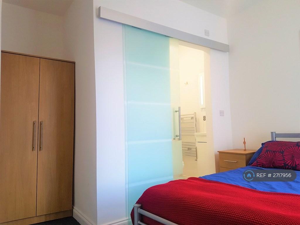 Ensuite Room c