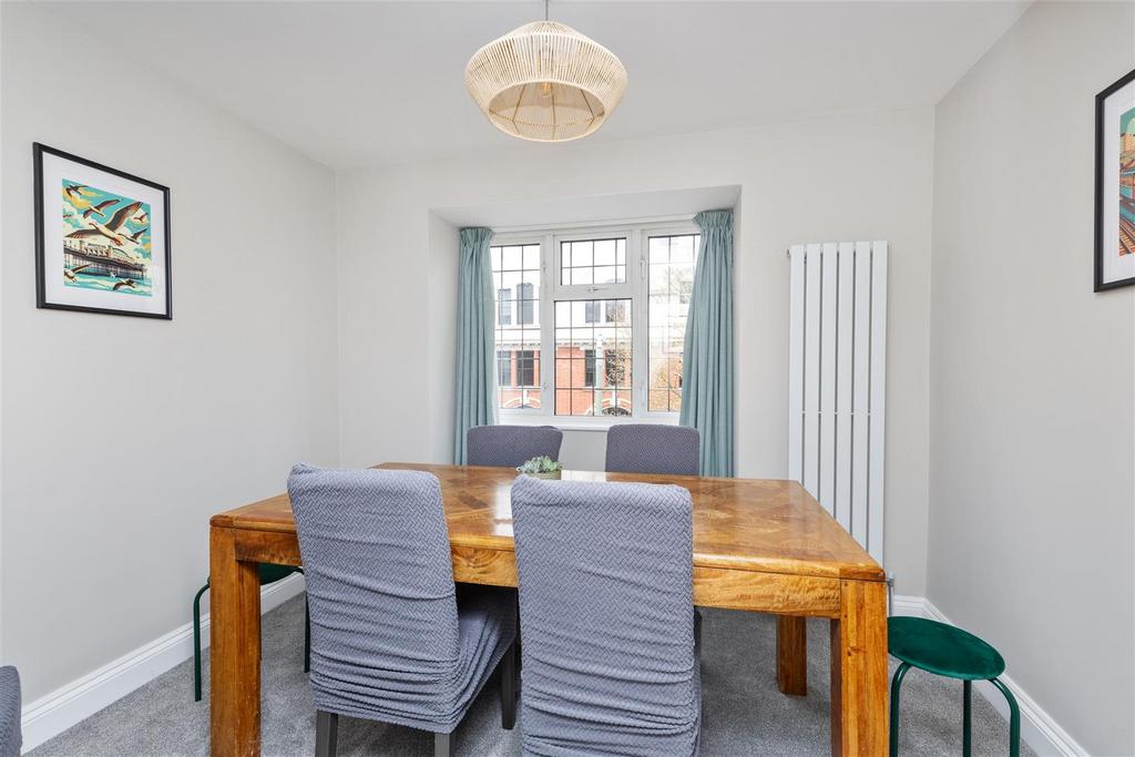 Bedroom/Dining Room