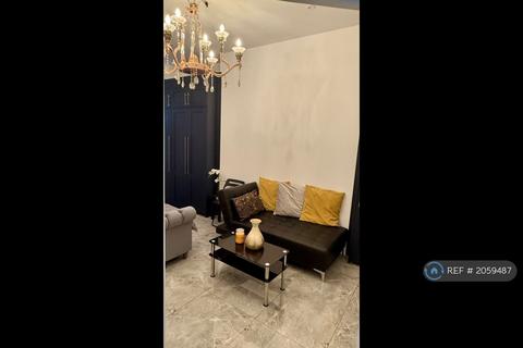 Studio to rent, West Cromwell Road, London, SW5