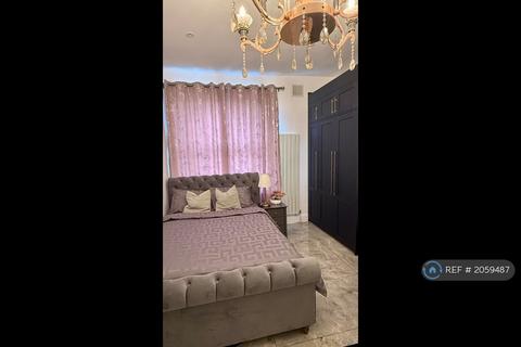 Studio to rent, West Cromwell Road, London, SW5