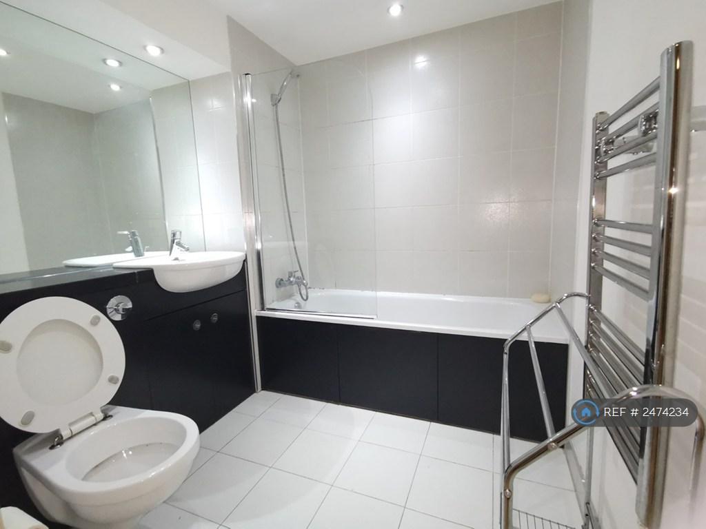 Bathroom / Shower