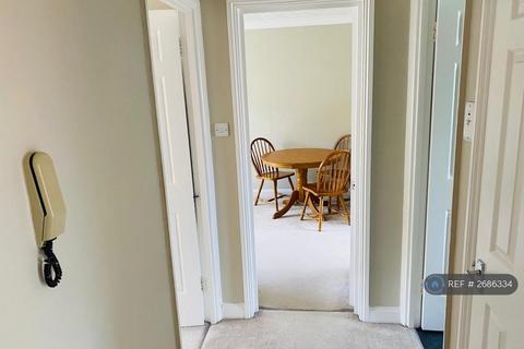 2 bedroom flat to rent, Greys Court, Reading, RG1