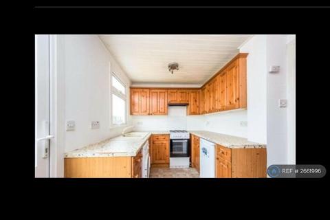 2 bedroom terraced house to rent, Boscombe Road, Worcester Park, KT4