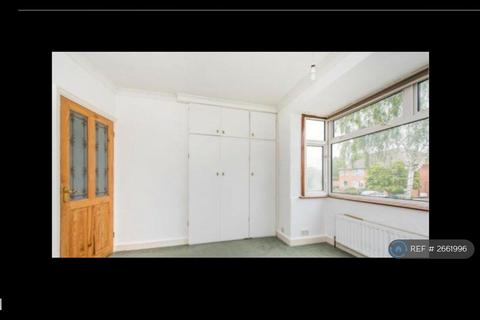 2 bedroom terraced house to rent, Boscombe Road, Worcester Park, KT4