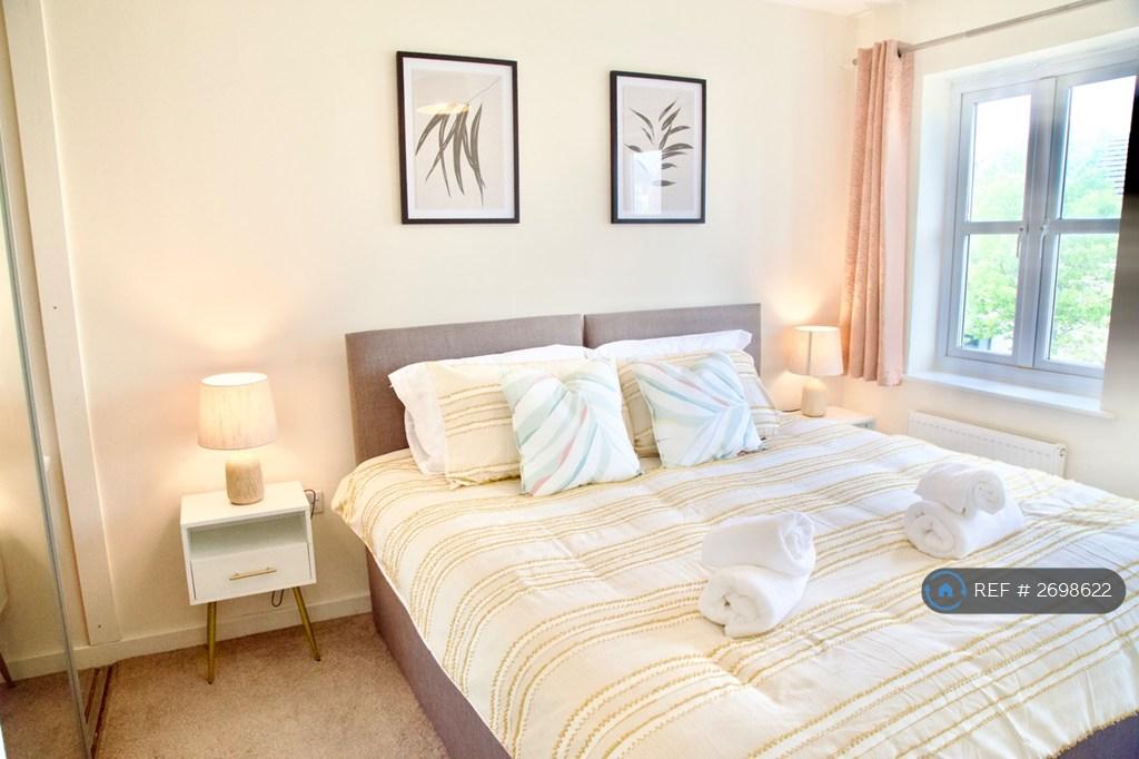 Super King Bed Or 2 Single Bed (Optional)