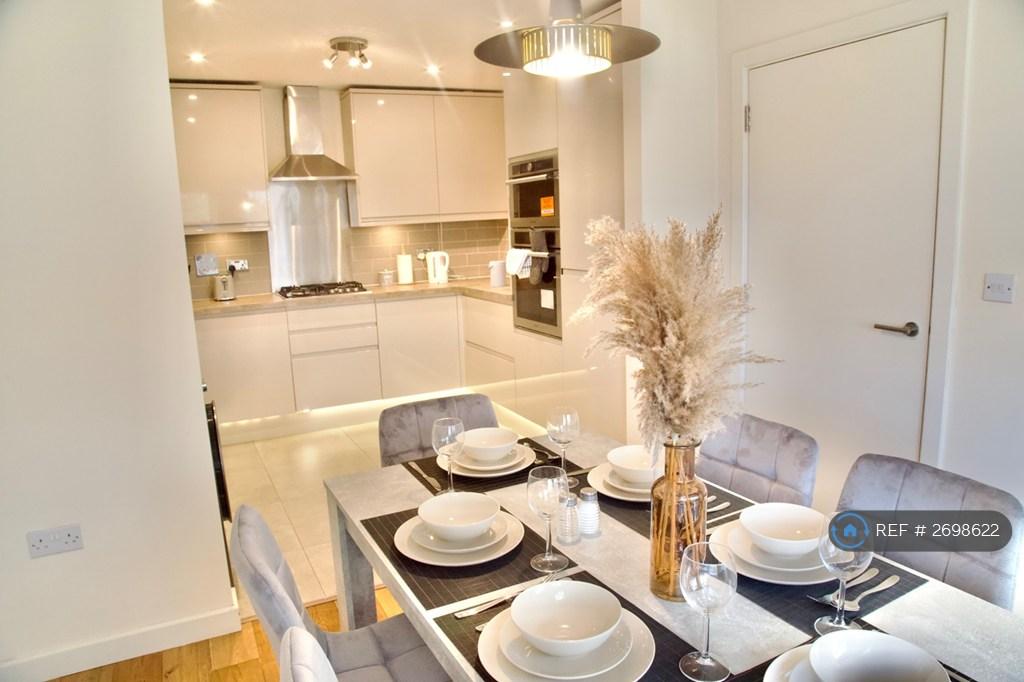 Dining/ Kitchen