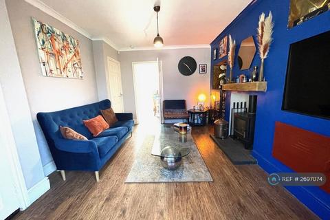 3 bedroom terraced house to rent, Woodhouse Road, Quinton, Birmingham, B32