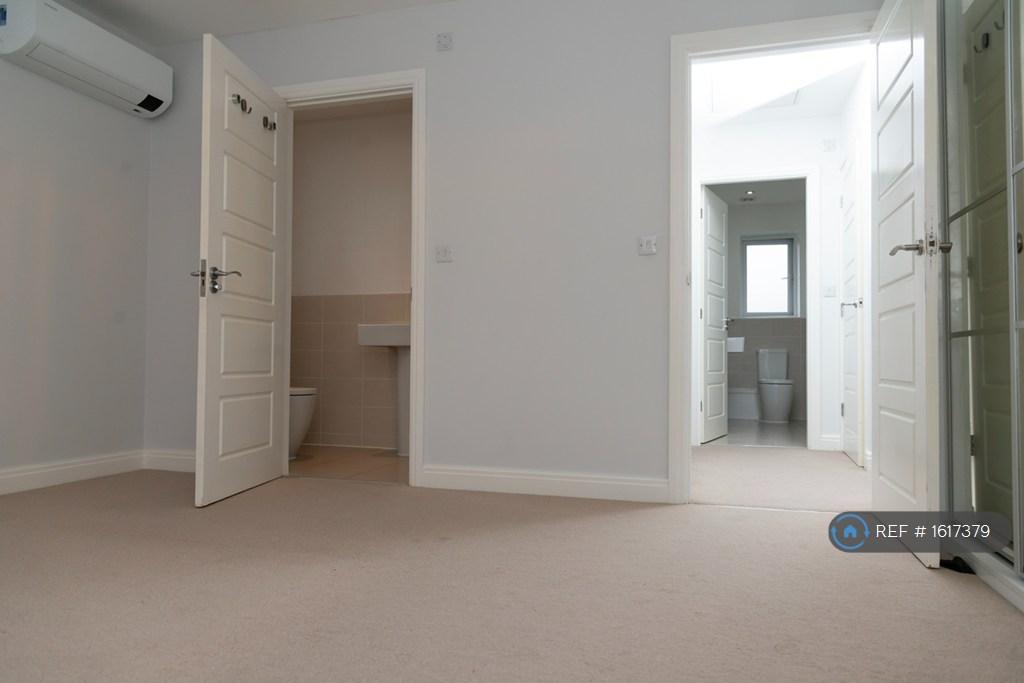 Ensuite -Master Bedroom