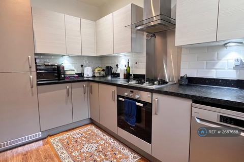 2 bedroom terraced house to rent, Fullerton Avenue, Chadwell Heath, Dagenham, RM8