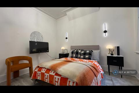 2 bedroom flat to rent, Keston Road, London, N17