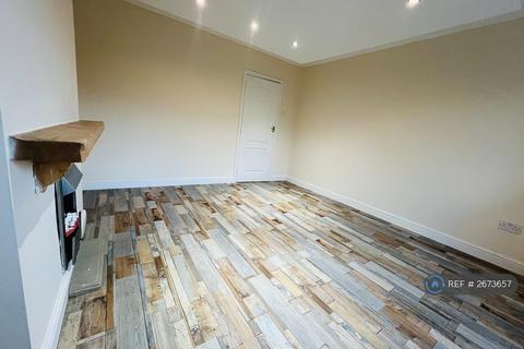 3 bedroom semi-detached house to rent, Carr Hill Grove, Calverley, Pudsey, LS28