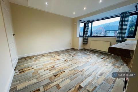 3 bedroom semi-detached house to rent, Carr Hill Grove, Calverley, Pudsey, LS28