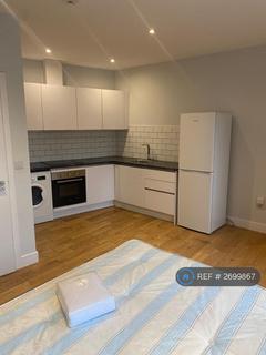 Studio to rent, Down Place, London, W6