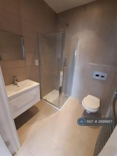Studio to rent, Down Place, London, W6