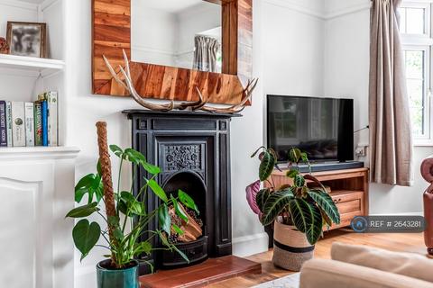 2 bedroom maisonette to rent, Fieldview, London, SW18