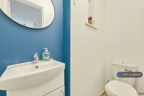 3 bedroom semi-detached house to rent, Dorcas Drive, Stoke-On-Trent, ST3