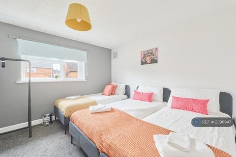 3 bedroom semi-detached house to rent, Dorcas Drive, Stoke-On-Trent, ST3