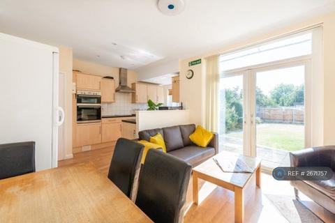 undefined, Drayton Gardens, West Drayton, UB7
