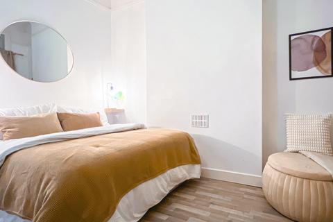 2 bedroom flat to rent, Helix Gardens, London