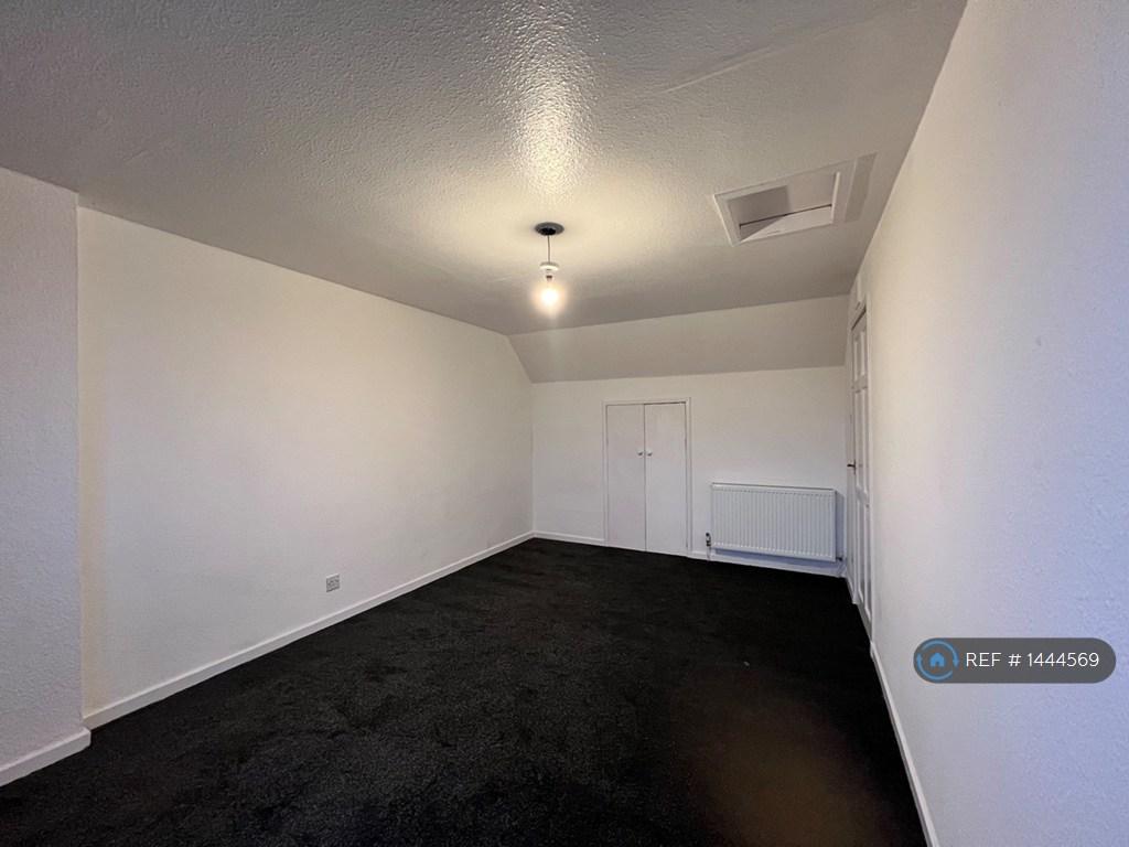 Room 2    5mx3.3m