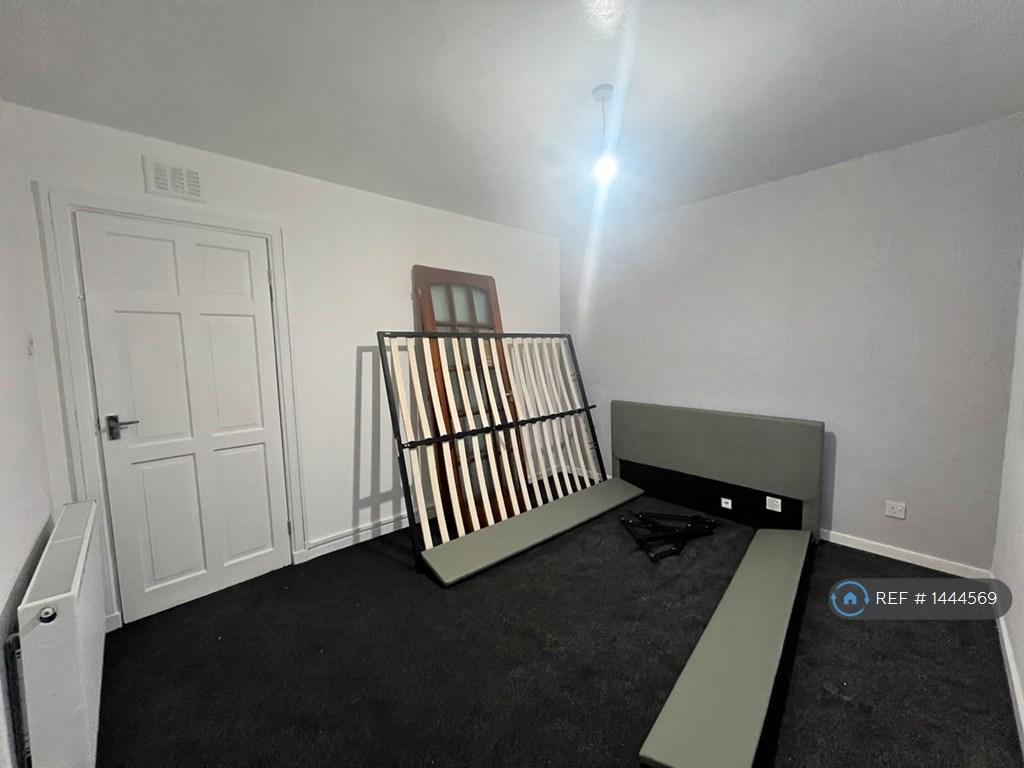 Room 1   Size 3.3x 3.5