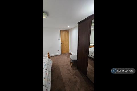 1 bedroom in a house share to rent, Vicarage Road, Walthamstow, E10