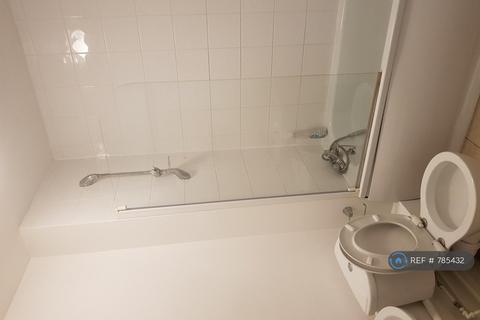 Studio to rent, Parsifal House, London, NW3