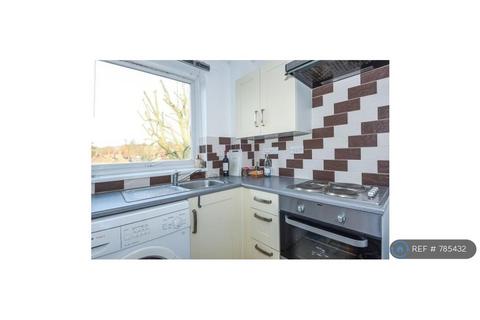Studio to rent, Parsifal House, London, NW3