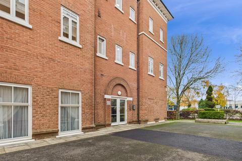 2 bedroom flat for sale, Pine Street, Aylesbury HP19