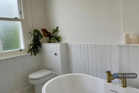 undefined, B, London, E8