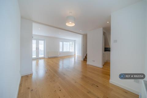 3 bedroom terraced house to rent, Ernest Gardens, London, W4