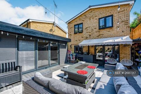 3 bedroom detached house to rent, Brambling Close, Greenhithe, DA9
