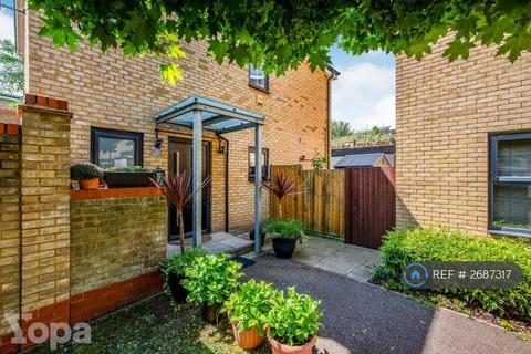 3 bedroom detached house to rent, Brambling Close, Greenhithe, DA9