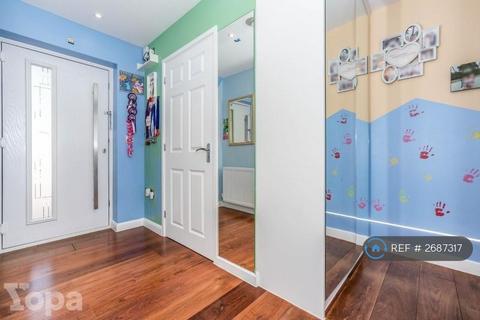 3 bedroom detached house to rent, Brambling Close, Greenhithe, DA9