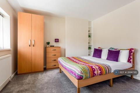 5 bedroom semi-detached house to rent, Southall Avenue, Brighton, BN2