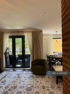2 bedroom flat to rent, Skylark Court, London, SW15