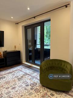 2 bedroom flat to rent, Skylark Court, London, SW15