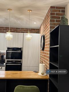 2 bedroom flat to rent, Skylark Court, London, SW15
