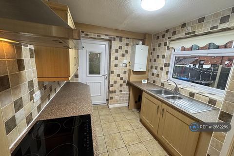 3 bedroom end of terrace house to rent, Brookside Avenue, Droylsden, Manchester, M43