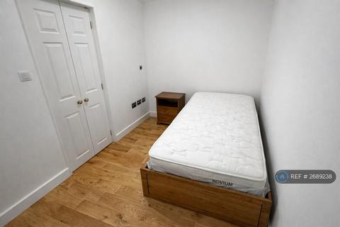 2 bedroom flat to rent, Ennismore Gardens, London, SW7