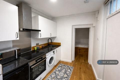 2 bedroom flat to rent, Ennismore Gardens, London, SW7