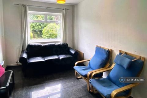 5 bedroom semi-detached house to rent, Spring Rise, Egham, TW20