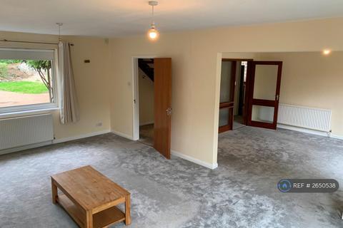 4 bedroom detached house to rent, Newlands Avenue, Radlett, WD7