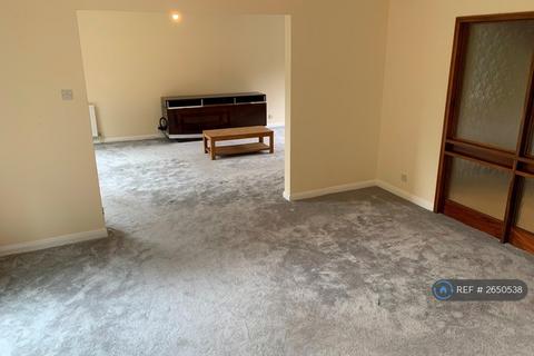 4 bedroom detached house to rent, Newlands Avenue, Radlett, WD7