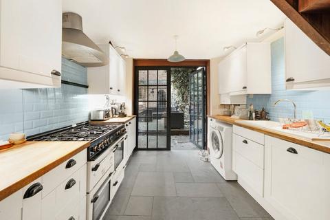 3 bedroom maisonette to rent, Tollington Road, Islington, London